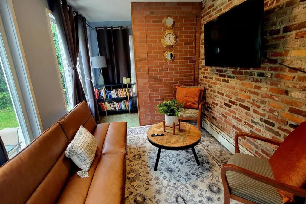Unique & Peaceful Boston Home Exterior photo